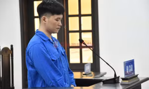 Chém chủ nợ suýt chết vì ném vỏ bia vào quán của mẹ vợ