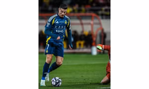 Ronaldo mờ nhạt, Al Nassr xa dần ngôi vương