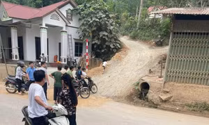 Phát hiện thi thể bé trai trong ngôi mộ đắp vội ở Lào Cai, nghi bị cha đánh tử vong