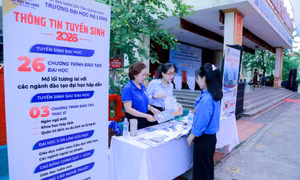 Trên 1.000 học sinh tham gia "Tư vấn mùa thi, định hướng nghề nghiệp năm 2026"