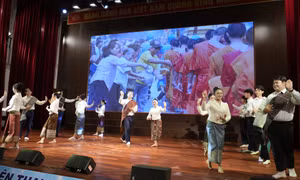 Đại học Hạ Long tổ chức Tết Bunpimay 2026 cho sinh viên Lào