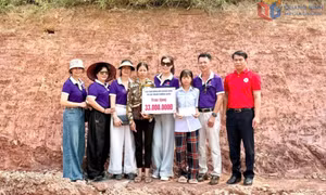 Hỗ trợ 33 triệu đồng cho gia đình bị cháy nhà tại đặc khu Vân Đồn