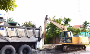Sớm nạo vét lòng sông, hồ trên địa bàn phường Uông Bí, bảo đảm tiêu thoát nước mùa mưa bão