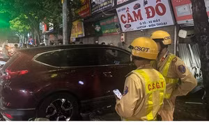 Hà Nội: Liên tiếp 2 vụ tai nạn trong đêm, tài xế đều vi phạm nồng độ cồn