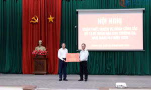 Tỉnh Quảng Ninh trao tặng 3 nhà văn hóa cộng đồng cho quân, dân đặc khu Trường Sa