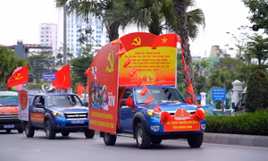 Diễu hành xe tuyên truyền Liên hoan Các đội tuyên truyền lưu động toàn quốc