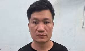Tạm giữ khẩn cấp thanh niên đánh bà cụ trong quán bánh bèo tại Gia Lai