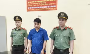 Bắt người đưa 7 sinh viên vào học đại học không qua thi tuyển rồi cấp giấy chứng nhận tốt nghiệp giả