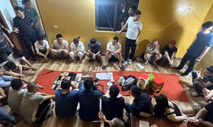Triệt phá tụ điểm xóc đĩa, bắt 25 đối tượng ở Ninh Bình