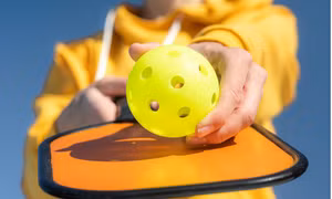 Làm gì để phòng tránh chấn thương khi chơi pickleball?