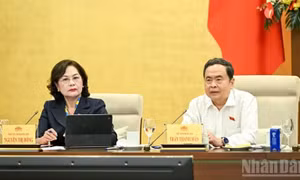 Thống nhất trình Quốc hội xem xét, quyết định các mức thuế đối với xăng, dầu