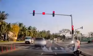 Vượt đèn đỏ bị người dân ghi hình, tài xế ở Đà Nẵng bị phạt 19 triệu đồng