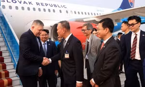 Thủ tướng Cộng hòa Slovakia Robert Fico bắt đầu thăm chính thức Việt Nam