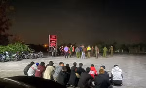 Khởi tố 22 thanh, thiếu niên mang hung khí hỗn chiến trên Quốc lộ 25