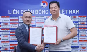 VFF gia hạn hợp đồng với huấn luyện viên thủ môn Lee Woon-jae