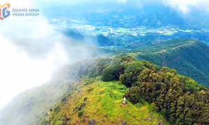 Khám phá “nóc nhà Quảng Ninh”