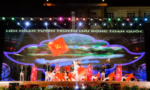 Tuyên truyền lưu động phục vụ nhân dân