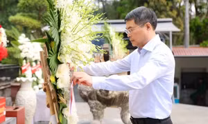 Thủ tướng Chính phủ Lê Minh Hưng dâng hương tại Ngã ba Đồng Lộc