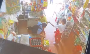 Làm rõ clip người đàn ông đánh học sinh trong tiệm tạp hóa ở Huế