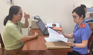 Khởi tố nữ bác sĩ lừa đảo hơn 200 triệu đồng