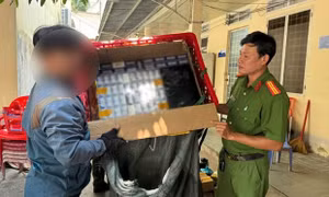 Giả làm shipper vận chuyển 1.470 bao thuốc lá lậu