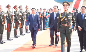 Thường trực Ban Bí thư Trần Cẩm Tú đến thủ đô Viêng Chăn, bắt đầu chuyến thăm chính thức tới Lào
