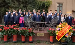 Tổng Bí thư, Chủ tịch nước Tô Lâm gặp gỡ cộng đồng người Việt Nam tại Trung Quốc