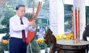 Tổng Bí thư, Chủ tịch nước Tô Lâm dâng hương tưởng niệm các Anh hùng liệt sĩ tại Tây Ninh
