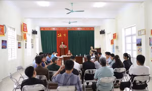 Trưởng Ban Tổ chức Tỉnh ủy dự sinh hoạt chi bộ thôn Nà Phạ, xã Bình Liêu