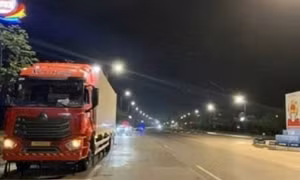Va chạm xe tải đỗ bên đường, người đi xe máy ở Hải Phòng tử vong