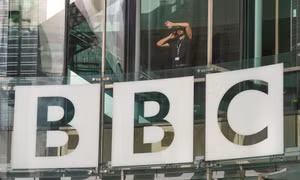 BBC sẽ cắt giảm tới 2.000 việc làm để giảm chi phí 