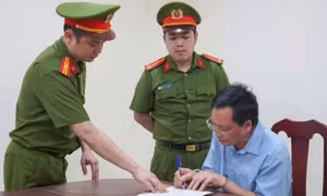 Khởi tố, bắt tạm giam giám đốc, hiệu trưởng và kế toán ăn chặn tiền trợ cấp của người yếu thế