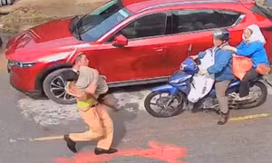 Cảnh sát giao thông Lai Châu cứu cháu bé bị điện giật tại lễ hội