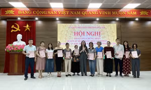 Phường Hà Lầm: Trao Giấy chứng nhận quyền sử dụng đất cho 86 hộ dân dự án Khu đô thị Bãi Muối