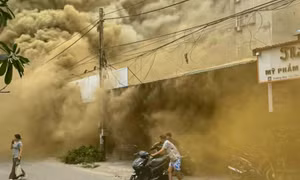 Cháy lớn ở khu đô thị tại Bắc Ninh, khói đen cuồn cuộn, 7 ki ốt bị thiêu rụi