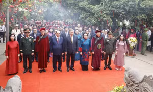Tổng Bí thư, Chủ tịch nước Tô Lâm dâng hương tưởng niệm các vua Hùng