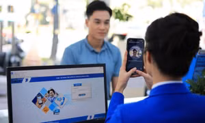 Xác thực khuôn mặt khi đổi SIM: Người trẻ làm nhanh, người già còn lúng túng