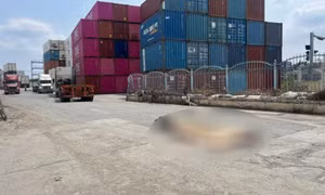Tai nạn giữa xe tải với xe máy khiến nam sinh viên tử vong ở TPHCM