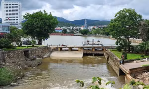 Cần giải quyết căn bản tình trạng ngập lụt khu vực lòng hồ sông Sinh, phường Uông Bí