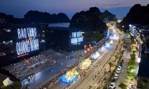 Rực rỡ sắc màu bên vịnh di sản