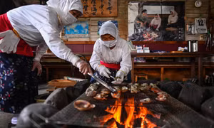 Quán hải sản của những thợ lặn cao tuổi
