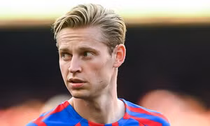 De Jong tố Barca dối trá