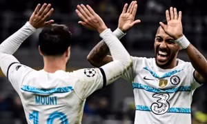Chelsea lên đỉnh bảng Champions League
