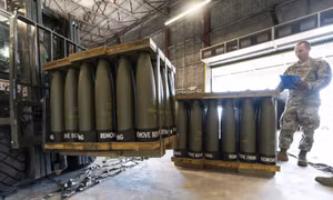 Tổng thống Mỹ cam kết gói viện trợ mới cho Ukraine, bao gồm HIMARS, xe bọc thép