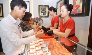 Giá vàng cuối năm còn chịu nhiều sức ép