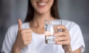 Uống đủ nước nhưng sai cách vẫn gây hại cho cơ thể