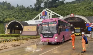 Thông xe hoàn toàn hai đường hầm Hải Vân