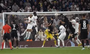 Son giúp Tottenham lên đầu bảng Champions League