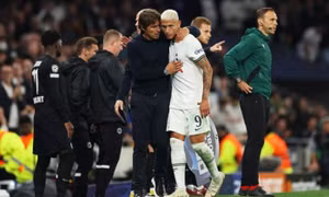 Conte báo tin xấu về Richarlison