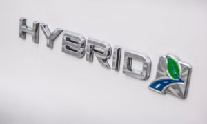 Có nên lựa chọn xe Hybrid thay xe điện?